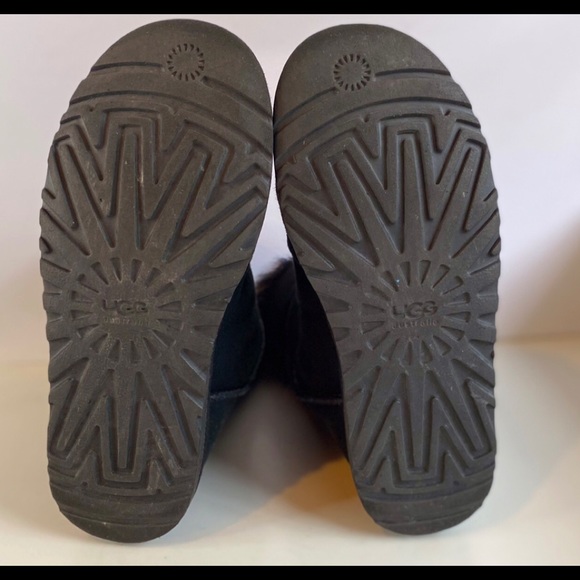 UGG Black Bailey Button II boots, size 7 EUC - Picture 5 of 11